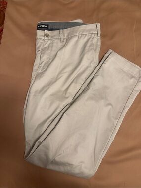Express Men’s Light Gray Khaki Chinos